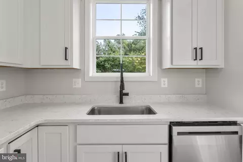 Kitchen - 3734 3rd Ave, Edgewater, MD 21037 photo 4 of 7