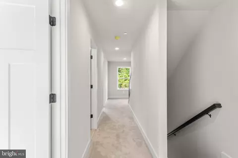 Entry Way - 3734 3rd Ave, Edgewater, MD 21037 photo 4 of 8