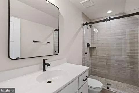 Bath - 3734 3rd Ave, Edgewater, MD 21037 photo 5 of 5
