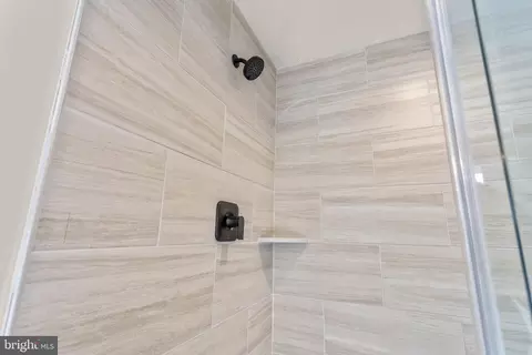 Bath - 3734 3rd Ave, Edgewater, MD 21037 photo 3 of 5