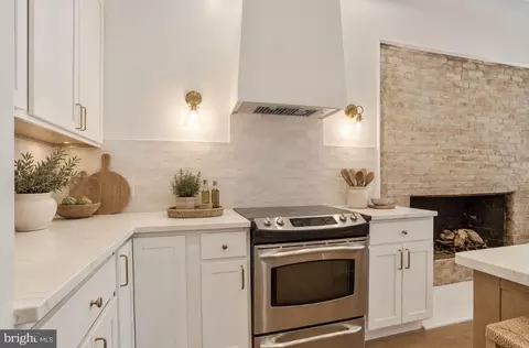 Kitchen - 1032 Wiers Rd, Edgewater, MD 21037 photo 2 of 2