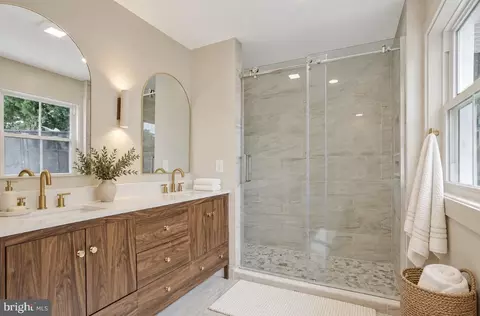 Bath - 1032 Wiers Rd, Edgewater, MD 21037 photo 1 of 2