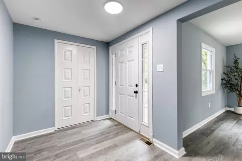 Entry Way - 1721 Tipton Dr, Crofton, MD 21114 photo 2 of 6