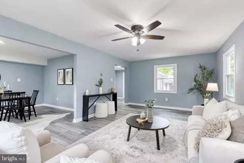 Living - 1721 Tipton Dr, Crofton, MD 21114 photo 4 of 5