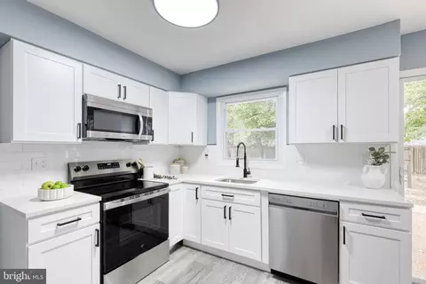 Kitchen - 1721 Tipton Dr, Crofton, MD 21114 photo 3 of 4