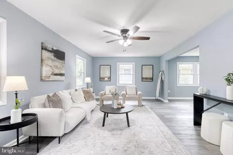 Living - 1721 Tipton Dr, Crofton, MD 21114 photo 2 of 5