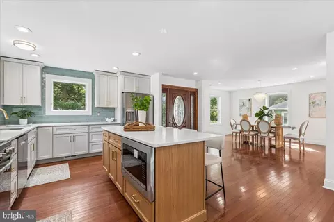 Kitchen - 448 River Rd, Arnold, MD 21012 photo 5 of 5