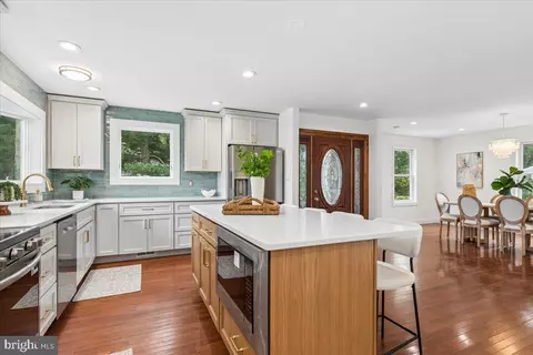 Kitchen - 448 River Rd, Arnold, MD 21012 photo 2 of 5