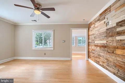 Living - 319 Dorchester Road Rd, Pasadena, MD 21122 photo 2 of 3