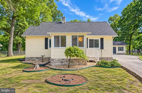 Exterior - 319 Dorchester Road Rd, Pasadena, MD 21122 photo 2 of 8