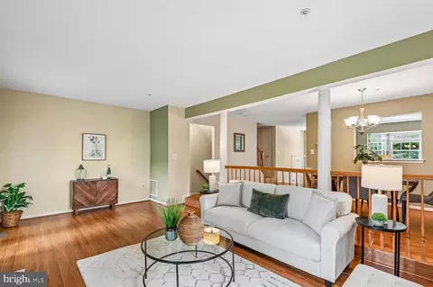 Living - 2610 Worrell Ct, Crofton, MD 21114 photo 4 of 6