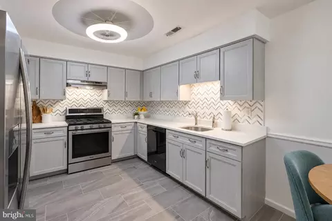 Kitchen - 903 Yardarm Ln, Annapolis, MD 21401 photo 2 of 4