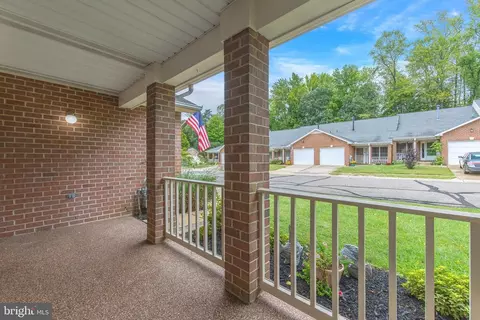 Exterior - 903 Yardarm Ln, Annapolis, MD 21401 photo 3 of 9