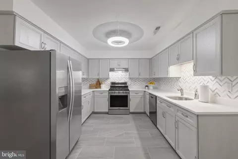 Kitchen - 903 Yardarm Ln, Annapolis, MD 21401 photo 4 of 4