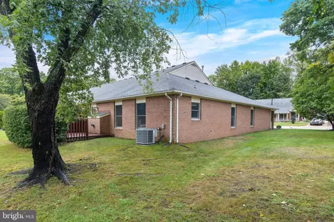 Exterior - 903 Yardarm Ln, Annapolis, MD 21401 photo 5 of 9