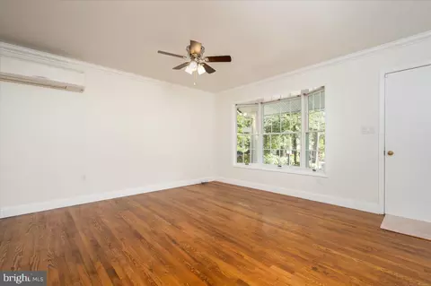 Living - 416 Walnut Dr, Annapolis, MD 21403 photo 3 of 8