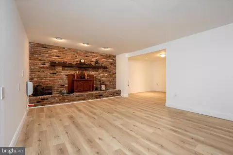 Living - 416 Walnut Dr, Annapolis, MD 21403 photo 7 of 8