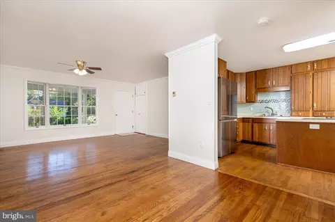 Living - 416 Walnut Dr, Annapolis, MD 21403 photo 5 of 8