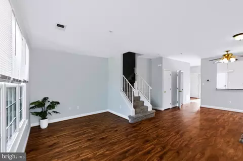 Living - 8635 Willow Leaf Ln, Odenton, MD 21113 photo 4 of 4