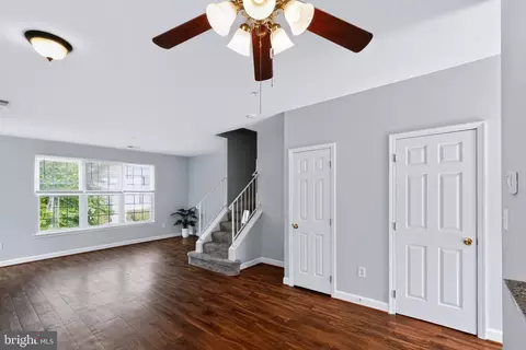 Living - 8635 Willow Leaf Ln, Odenton, MD 21113 photo 2 of 4