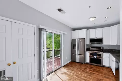 Kitchen - 8635 Willow Leaf Ln, Odenton, MD 21113 photo 2 of 3