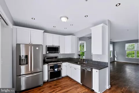 Kitchen - 8635 Willow Leaf Ln, Odenton, MD 21113 photo 3 of 3