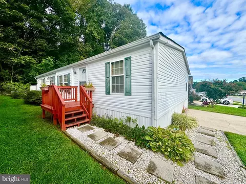 75 Edward Ln, Lothian, MD 20711