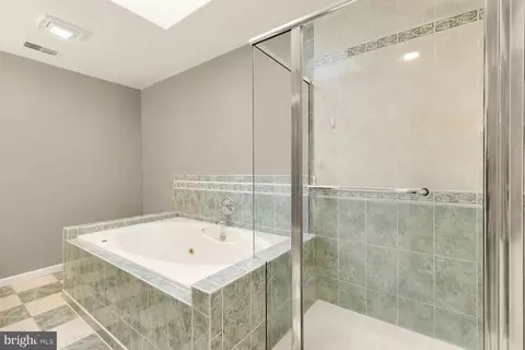 Bath - 1244 Pine Ave, Shady Side, MD 20764 photo 3 of 4