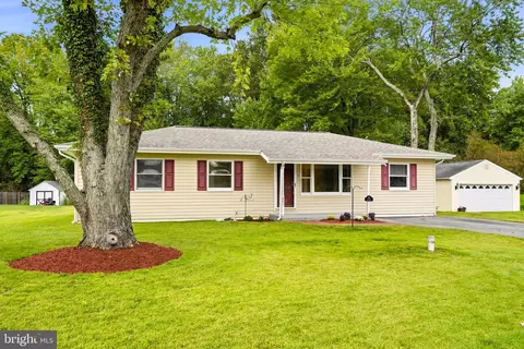 201 Cedar Ln, Edgewater, MD 21037