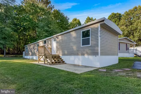 214 Jaguar Dr, Lothian, MD 20711