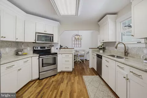 Kitchen - 6400 Meadowlark Dr, Dunkirk, MD 20754 photo 3 of 4