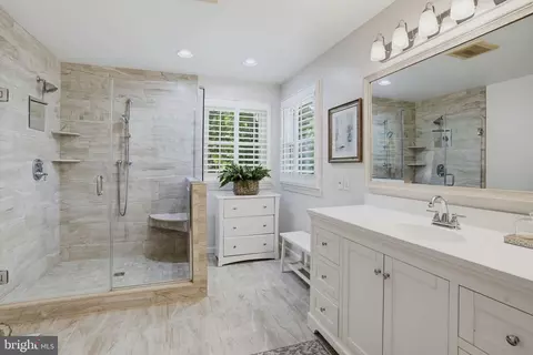 Bath - 6400 Meadowlark Dr, Dunkirk, MD 20754 photo 1 of 4