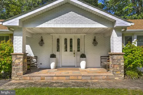 Exterior - 6400 Meadowlark Dr, Dunkirk, MD 20754 photo 3 of 7