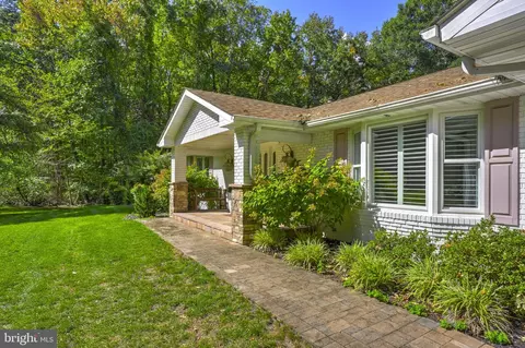 Exterior - 6400 Meadowlark Dr, Dunkirk, MD 20754 photo 2 of 7