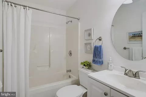 Bath - 6400 Meadowlark Dr, Dunkirk, MD 20754 photo 3 of 4