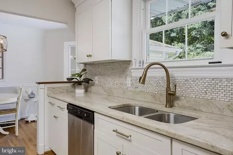 Kitchen - 6400 Meadowlark Dr, Dunkirk, MD 20754 photo 4 of 4