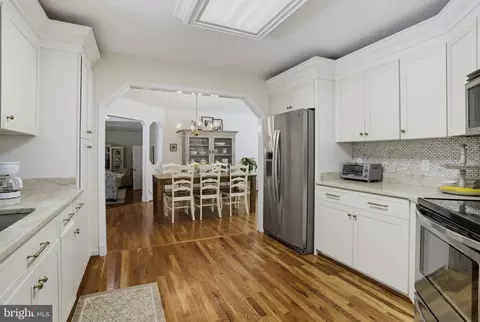 Kitchen - 6400 Meadowlark Dr, Dunkirk, MD 20754 photo 2 of 4