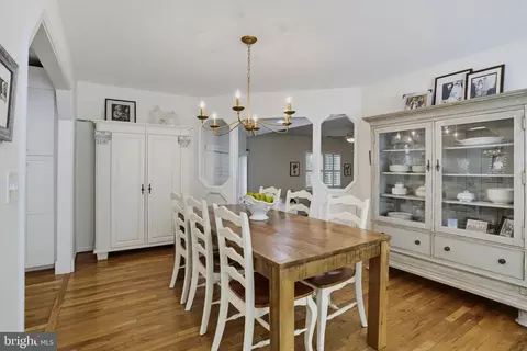 Dining - 6400 Meadowlark Dr, Dunkirk, MD 20754 photo 2 of 4