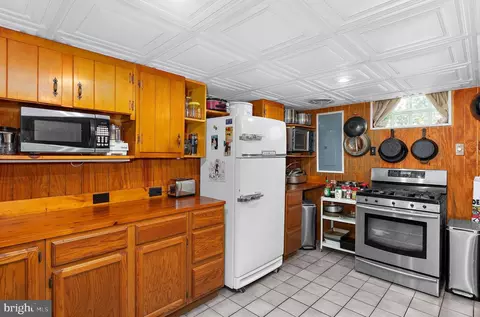 Kitchen - 545 Forest View Rd, Linthicum Heights, MD 21090 photo 8 of 8