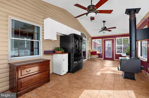 Exterior - 545 Forest View Rd, Linthicum Heights, MD 21090 photo 6 of 9