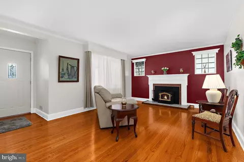 Living - 545 Forest View Rd, Linthicum Heights, MD 21090 photo 1 of 1