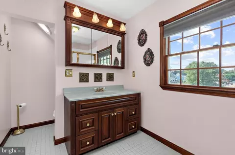 Bath - 545 Forest View Rd, Linthicum Heights, MD 21090 photo 2 of 4
