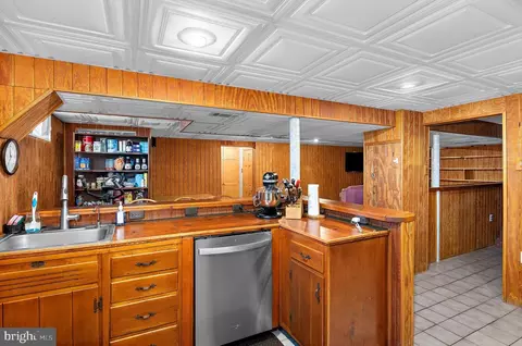 Kitchen - 545 Forest View Rd, Linthicum Heights, MD 21090 photo 6 of 8