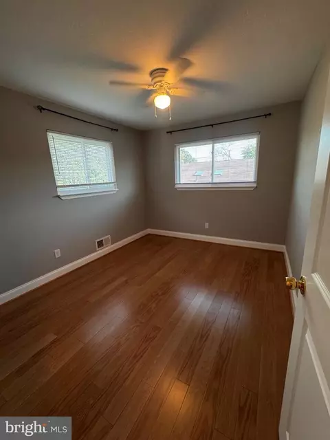 Bedroom - 1952 Forest Dr, Annapolis, MD 21401 photo 1 of 7