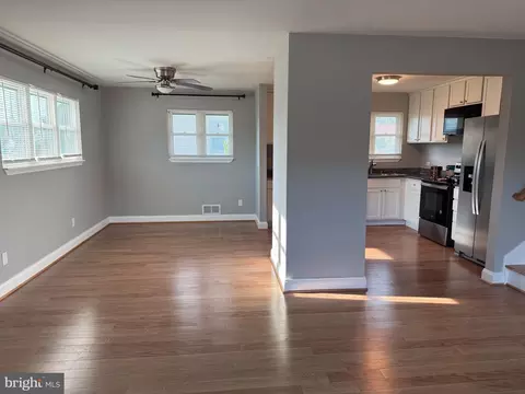 Living - 1952 Forest Dr, Annapolis, MD 21401 photo 2 of 8
