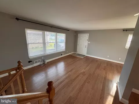 Living - 1952 Forest Dr, Annapolis, MD 21401 photo 4 of 8