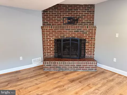Living - 1952 Forest Dr, Annapolis, MD 21401 photo 7 of 8
