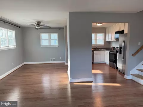 Living - 1952 Forest Dr, Annapolis, MD 21401 photo 1 of 8