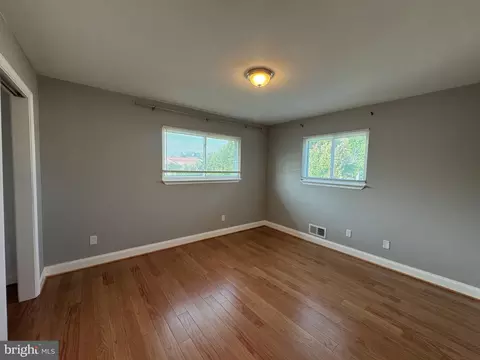Bedroom - 1952 Forest Dr, Annapolis, MD 21401 photo 6 of 7