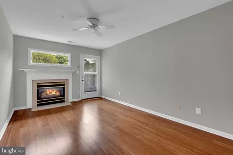 Living - 2676 Compass Dr, Annapolis, MD 21401 photo 5 of 6